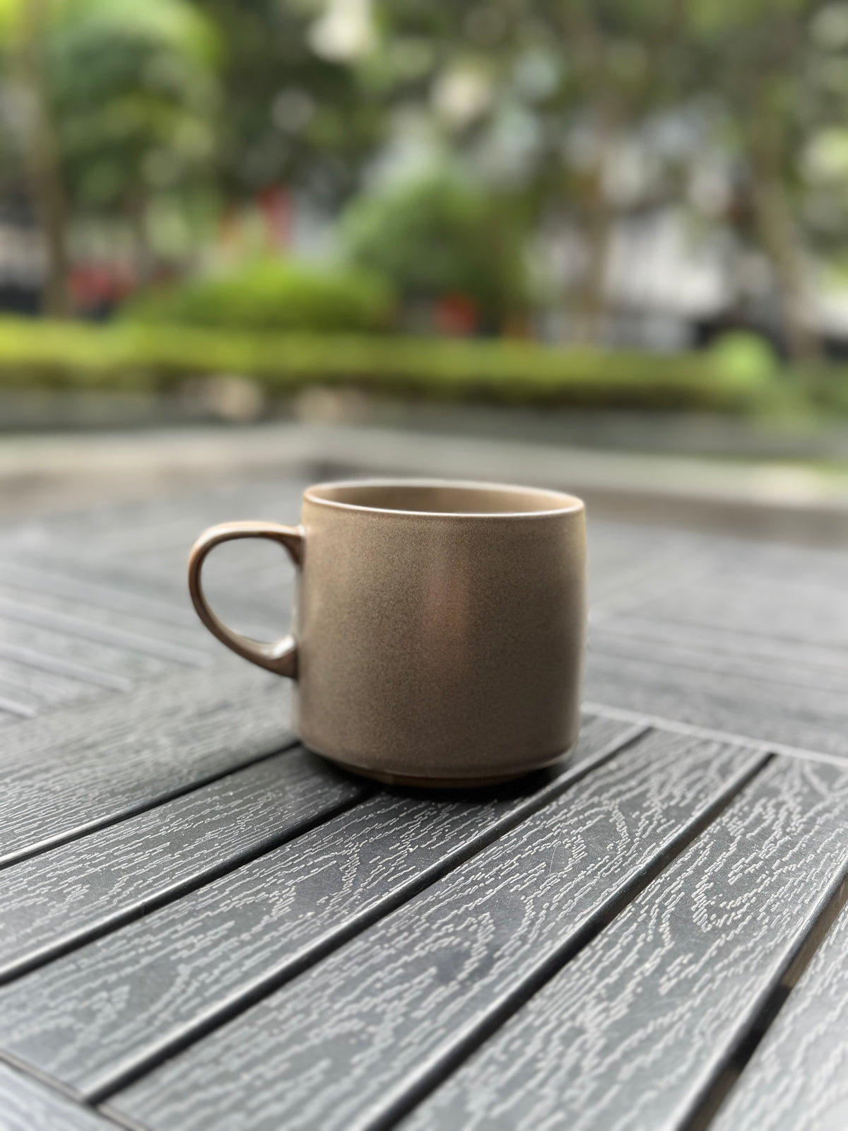 Back view of the Warm Stone 440 ml ceramic mug with a textured grey glaze and rounded handle
