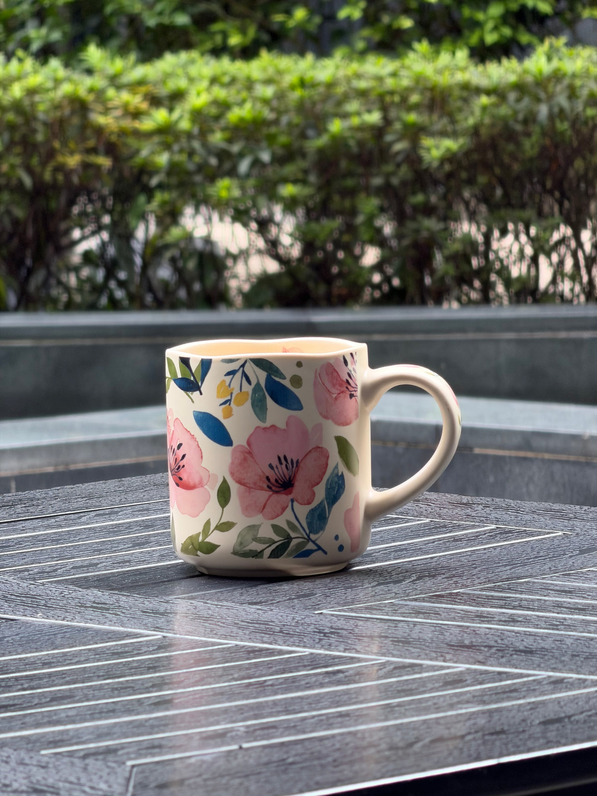 Soft Bloom 500 ml floral ceramic mug with pink flowers, blue and green leaves, and a wavy rim