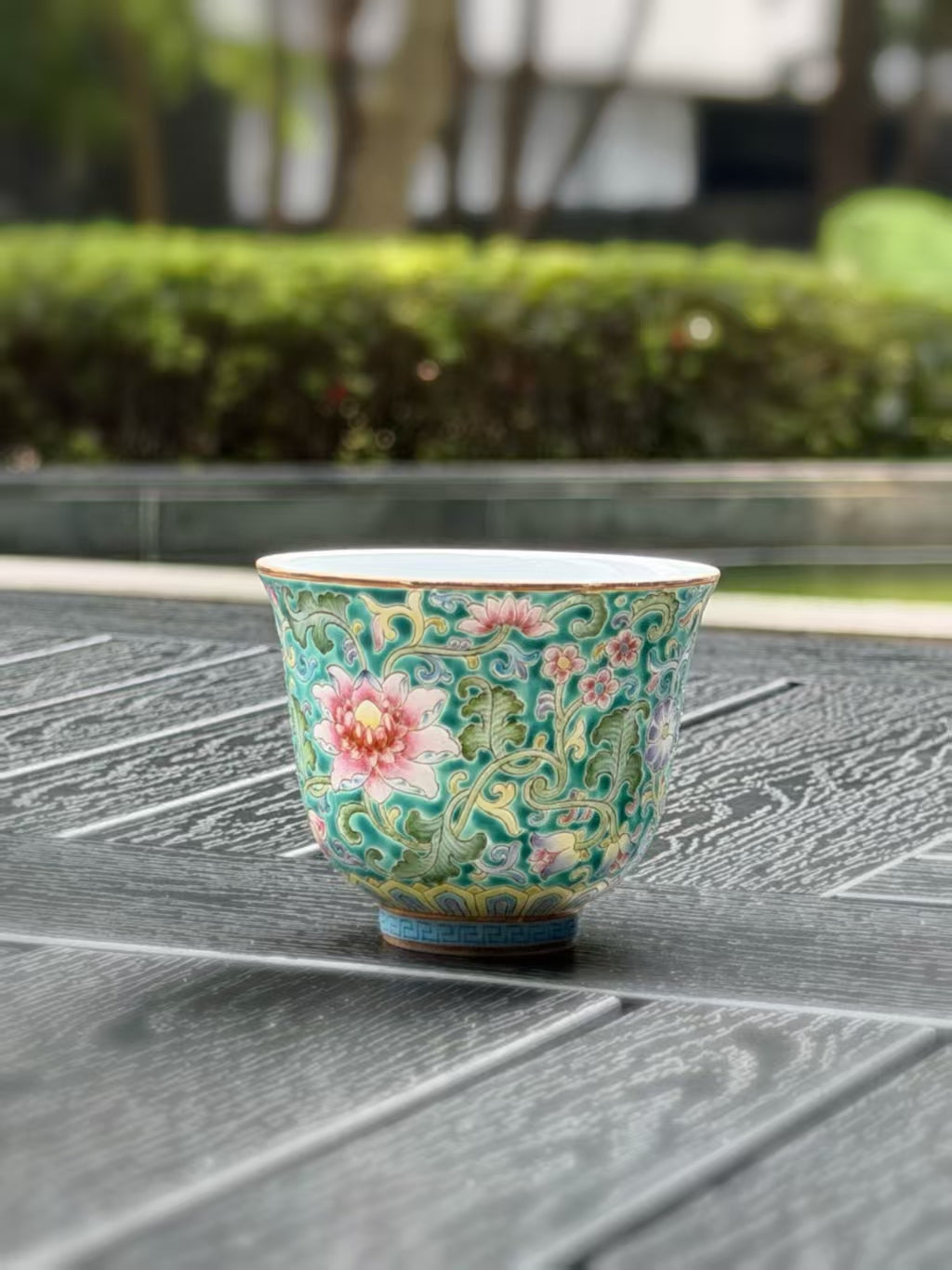 Floral pattern wrapping around Ying Shengxiang’s enamel-painted porcelain teacup